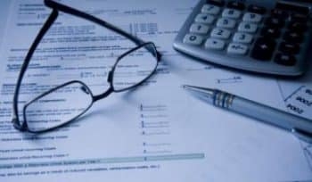 Debiteurenbeheer zelf doen of uitbesteden: wat zijn de voordelen?